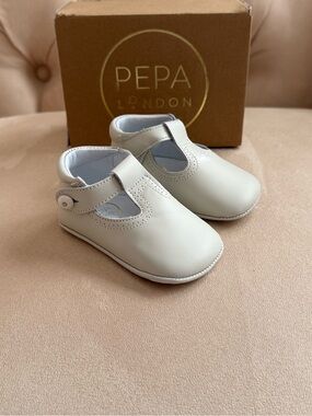 Pepa London Ivory T-Bar Leather Pram Shoes EU 18 Baby Christening Wedding
